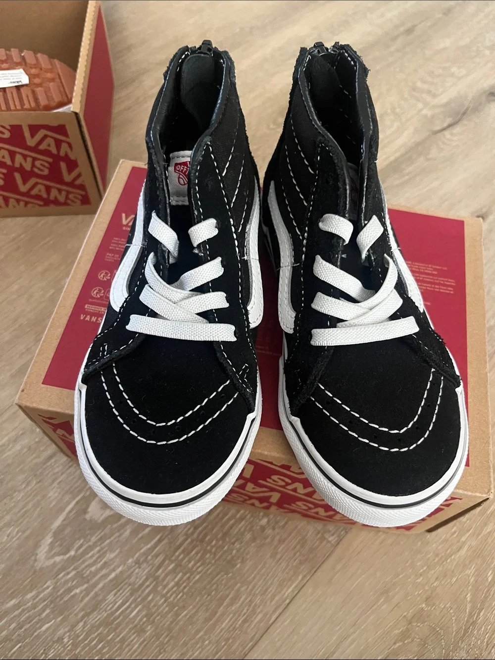 Vans toddlers. Black and White High-Top Skate Sneakers. Zipper in back